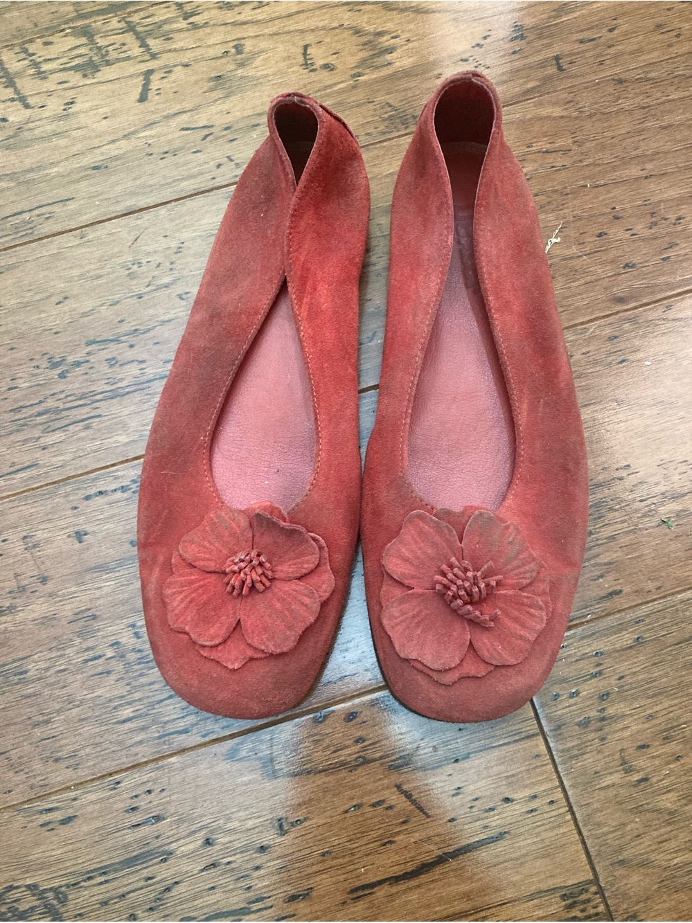 Women's Red Suede Flower Detail Ballet Flats Slip-Ons